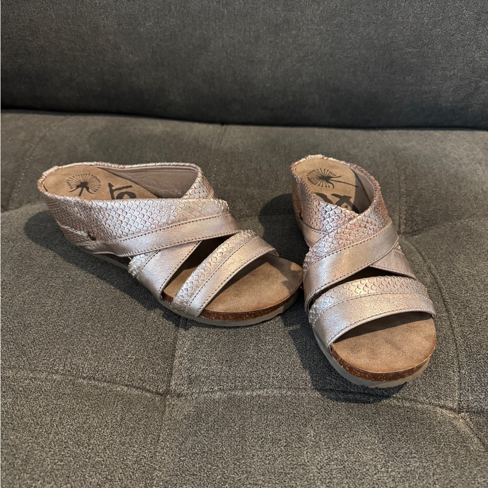 OTBT Women's metallic wedge sandals comfort leather 6.5